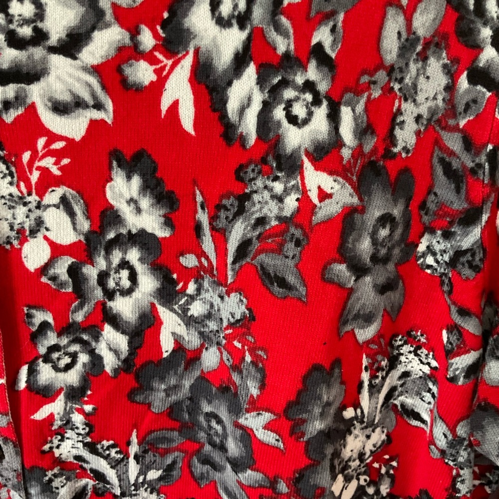 Emaline XL rad and black floral cardigan - Picture 5 of 10